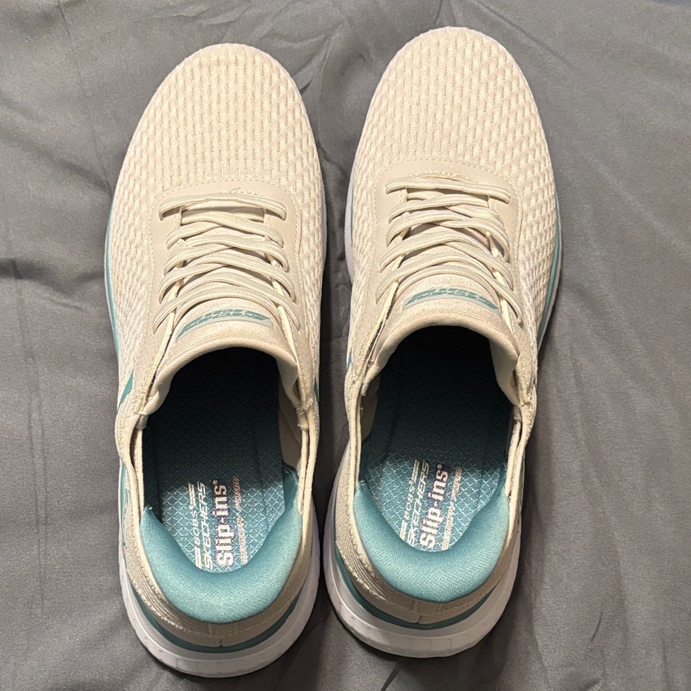 BOBS from Skechers Men's Cream and Teal Athletic Shoes